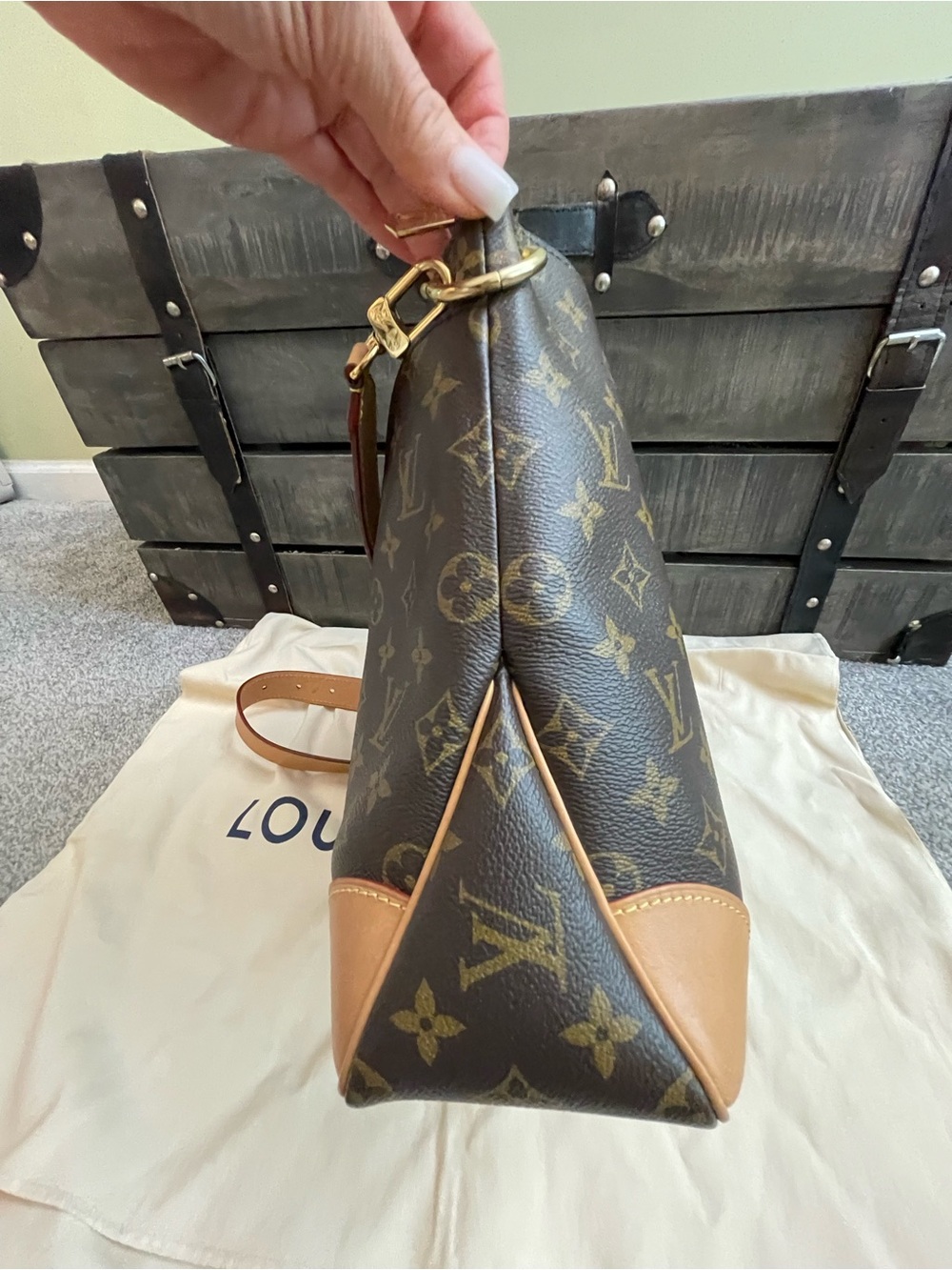 Louis Vuitton Odeon MM - Brown Monogram Shoulder Bag with Natural Vachetta Strap - Picture 7 of 16